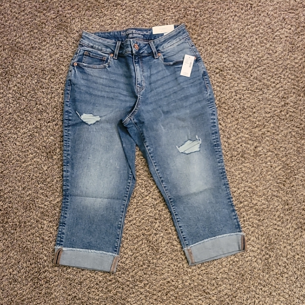 NWT Maurices Distressed 21" Capri Curvy Jeans